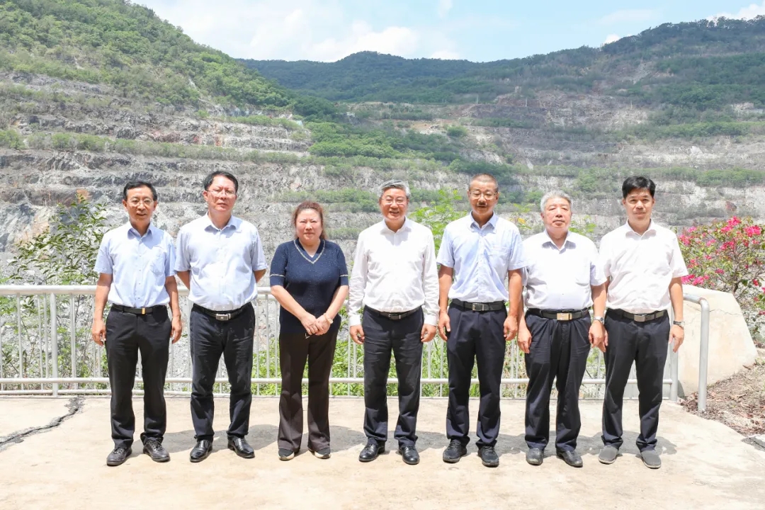 海南省政協(xié)主席李榮燦到海南礦業(yè)調研1_副本.jpg