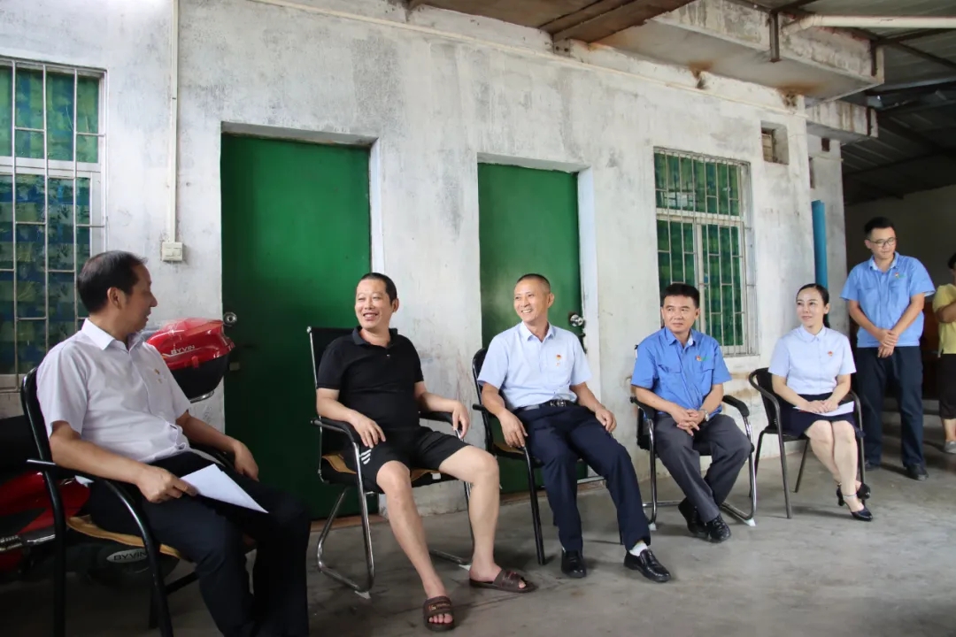 1719826861136503.jpg 海南礦業(yè)黨委開展“七一”走訪慰問活動(dòng)1.jpg