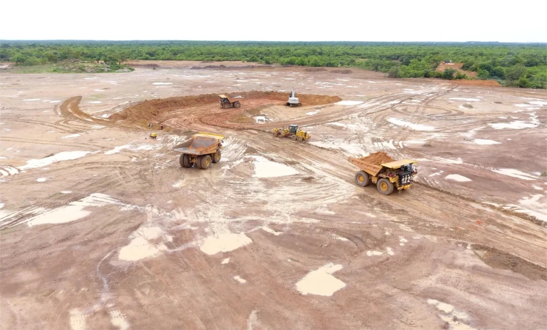 1720170291568241.jpg 馬里鋰礦項(xiàng)目舉行采礦剝離工程啟動(dòng)儀式2.jpg