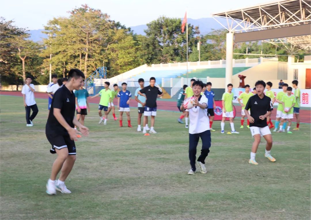 “橄”動少年 海南礦業(yè)助力橄欖球運動走進昌江校園