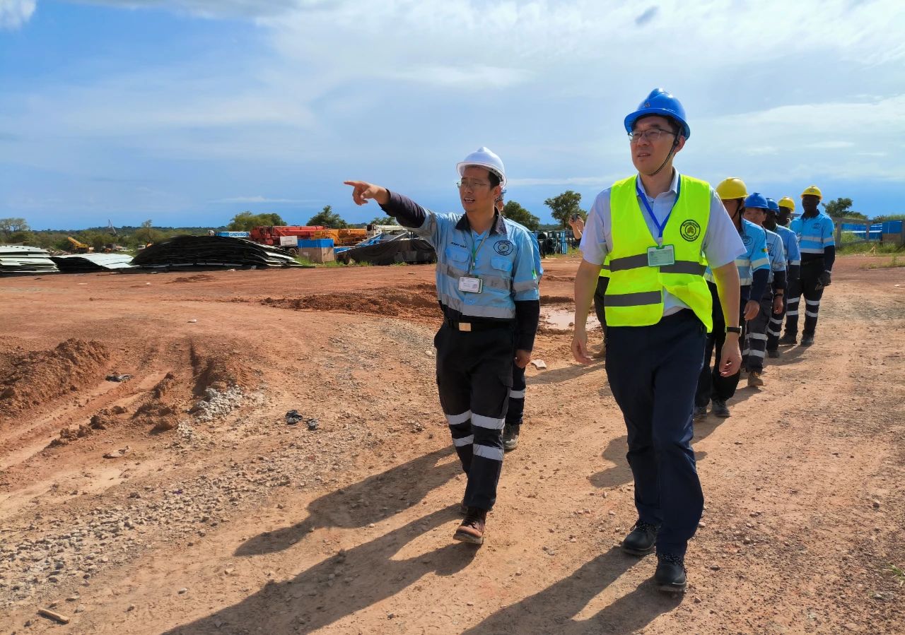 每日經(jīng)濟新聞：國投證券給予海南礦業(yè)增持評級，油氣鐵礦基本盤穩(wěn)健，鋰資源端投產(chǎn)在即