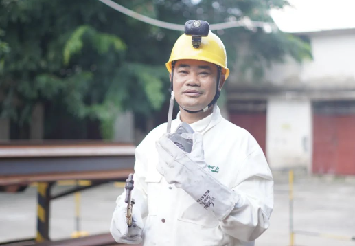 海南礦業(yè)員工李勇:全國(guó)表彰！海南礦業(yè)員工李勇榮膺全國(guó)勞動(dòng)模范