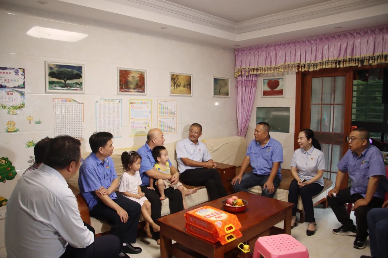 海南礦業(yè)黨委開展“七一”走訪慰問(wèn)活動(dòng)