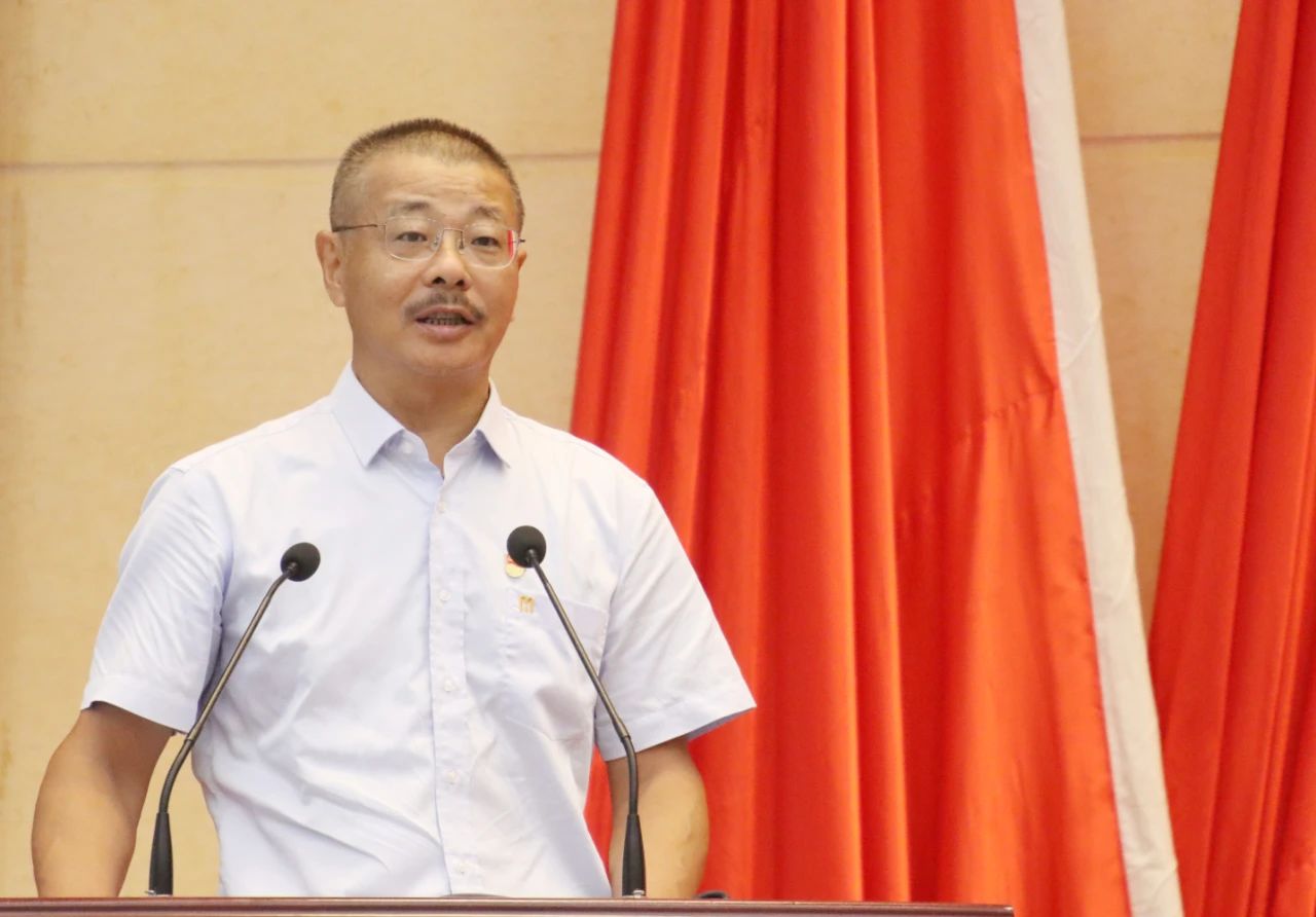 劉明東榮獲“海南省優(yōu)秀中國特色社會主義事業(yè)建設(shè)者”稱號